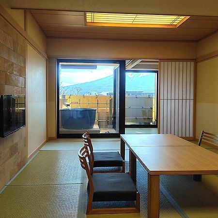 Fujikawaguchiko Onsen Konanso Hotell Eksteriør bilde A room at the Kyoto International Manga Museum