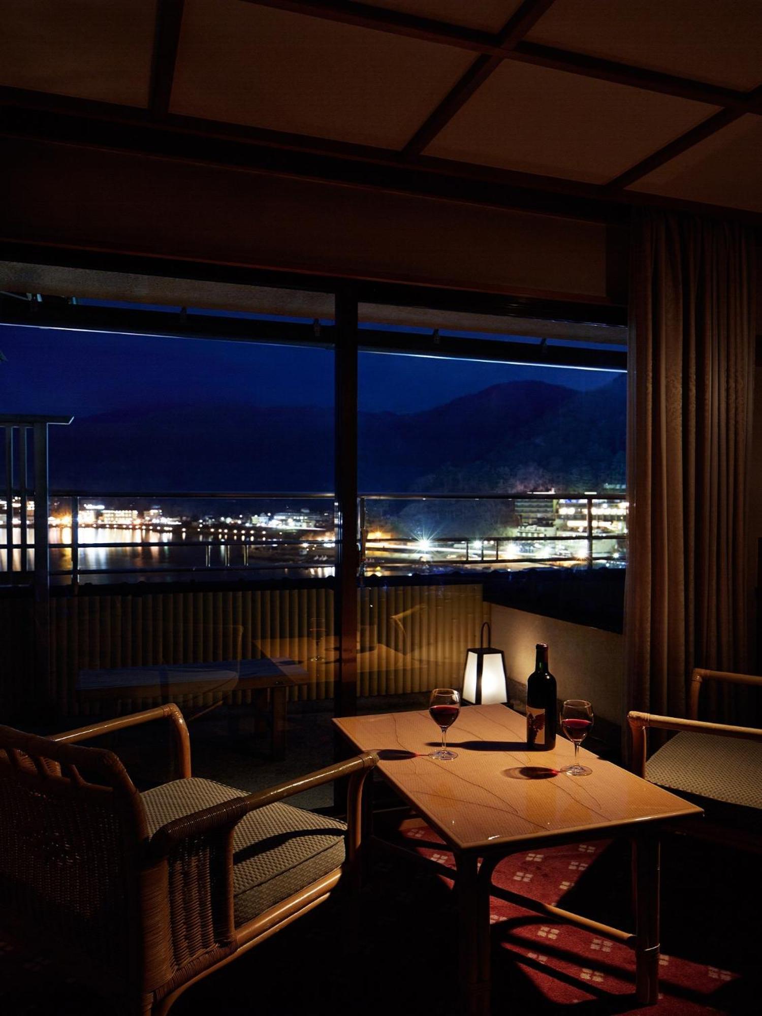 Fujikawaguchiko Onsen Konanso Hotell Rom bilde View of the town from a hotel