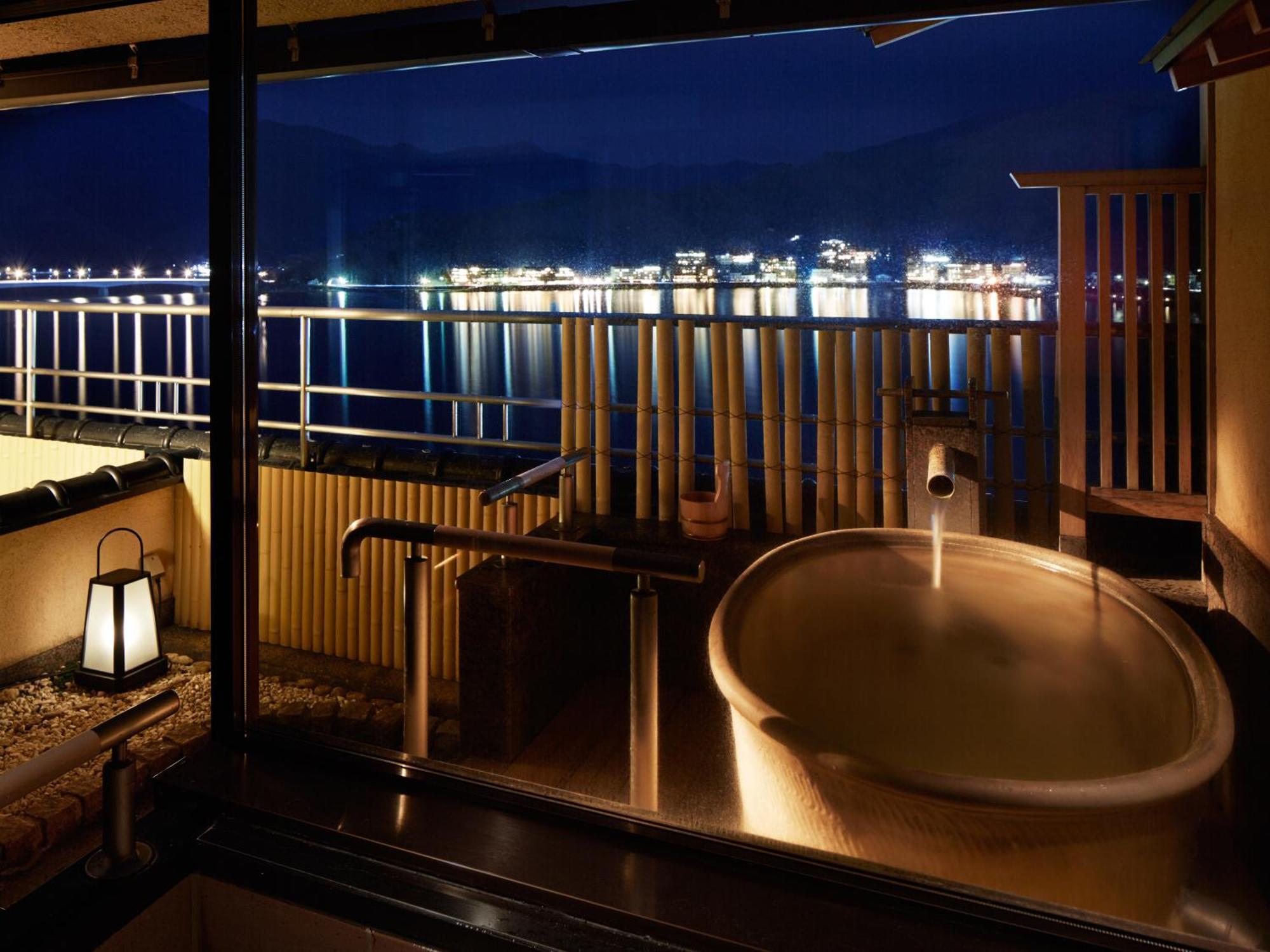 Fujikawaguchiko Onsen Konanso Hotell Rom bilde A traditional Japanese onsen
