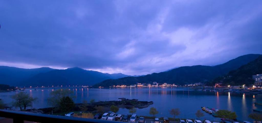 Fujikawaguchiko Onsen Konanso Hotell Eksteriør bilde View of the town