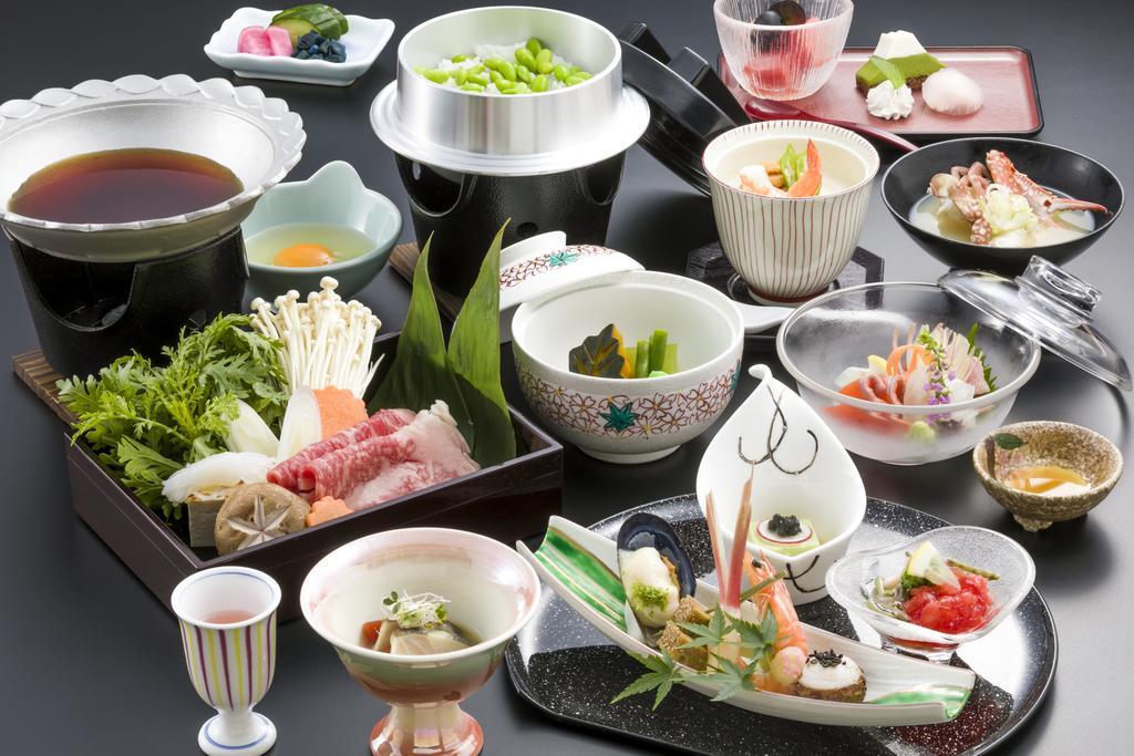 Fujikawaguchiko Onsen Konanso Hotell Eksteriør bilde A selection of Japanese cuisine