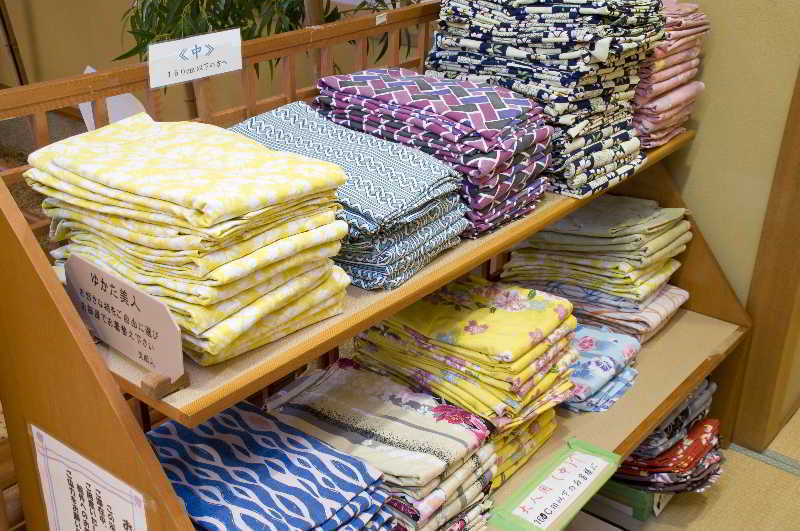 Fujikawaguchiko Onsen Konanso Hotell Eksteriør bilde A display of various types of Furoshiki