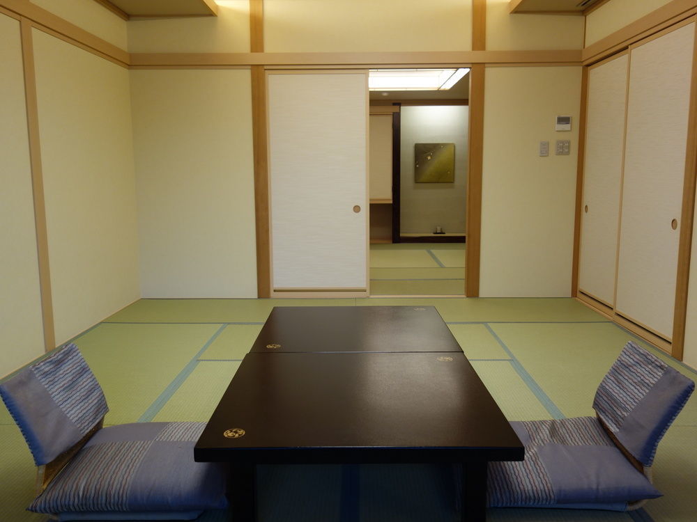 Fujikawaguchiko Onsen Konanso Hotell Eksteriør bilde A traditional Japanese room with tatami flooring