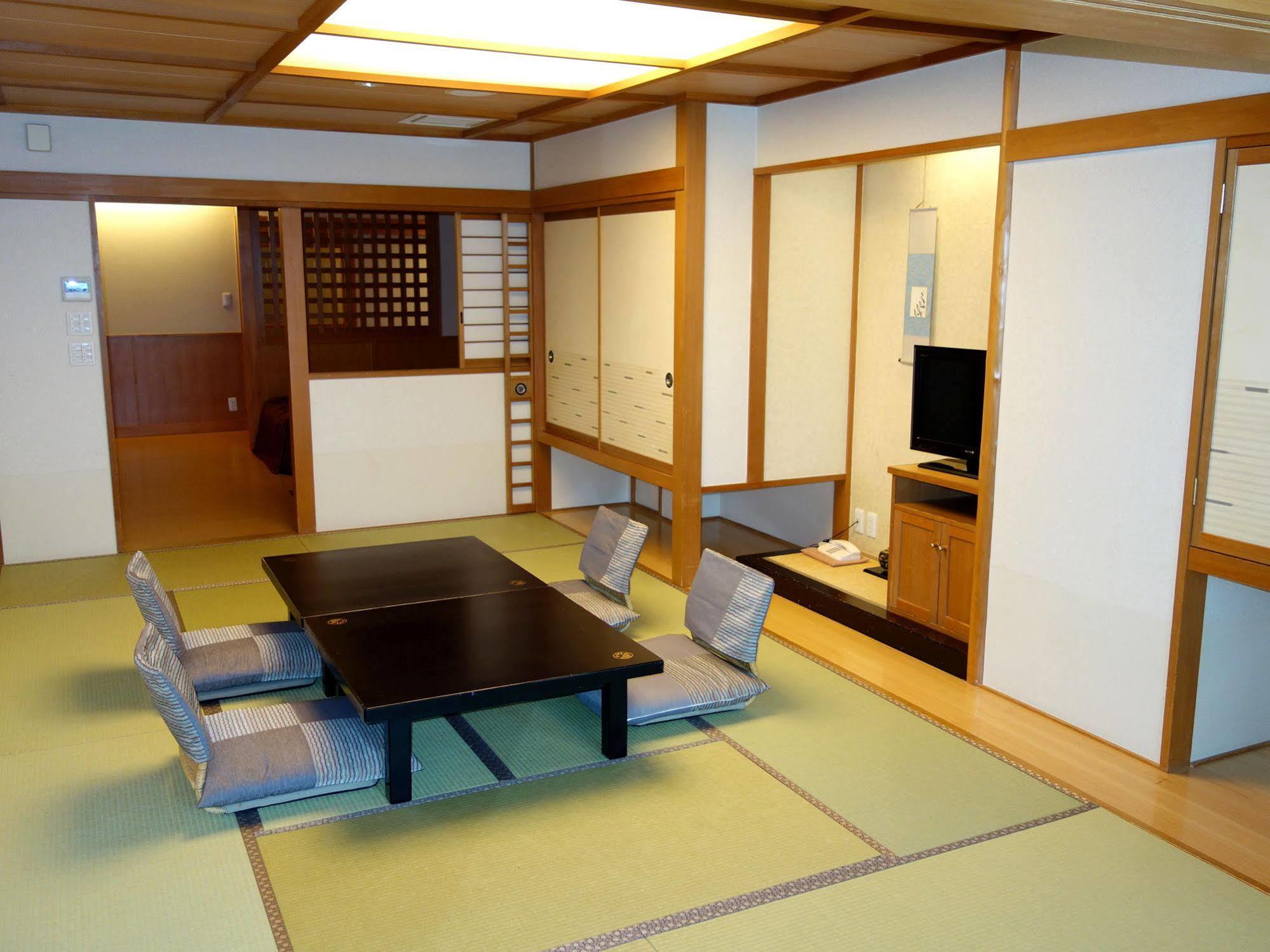 Fujikawaguchiko Onsen Konanso Hotell Eksteriør bilde A room in a ryokan